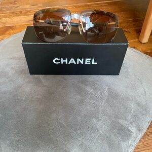 CHANEL Sunglasses in Rich Brown